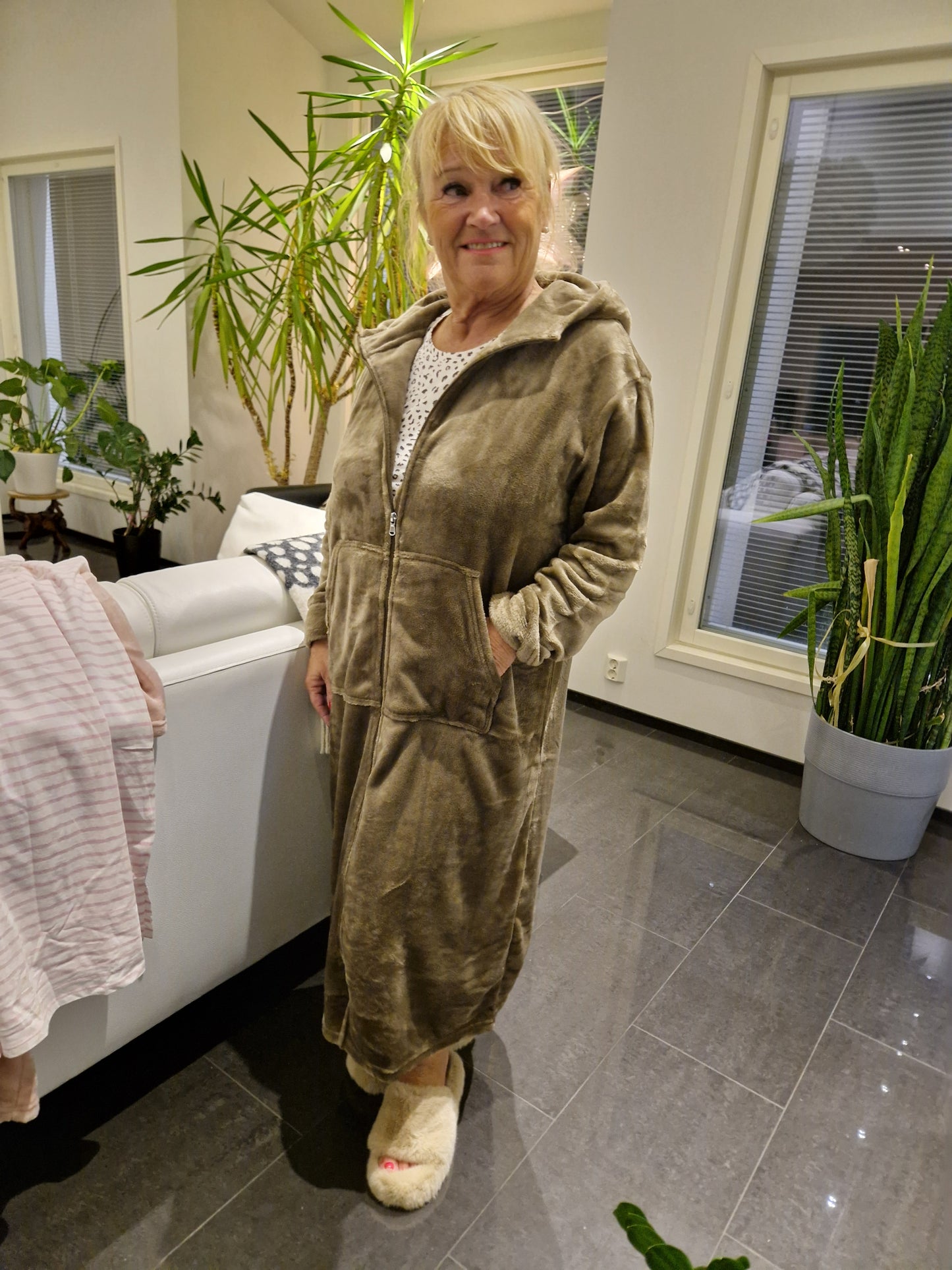 Suloisen pehmeä aamutakki nougat