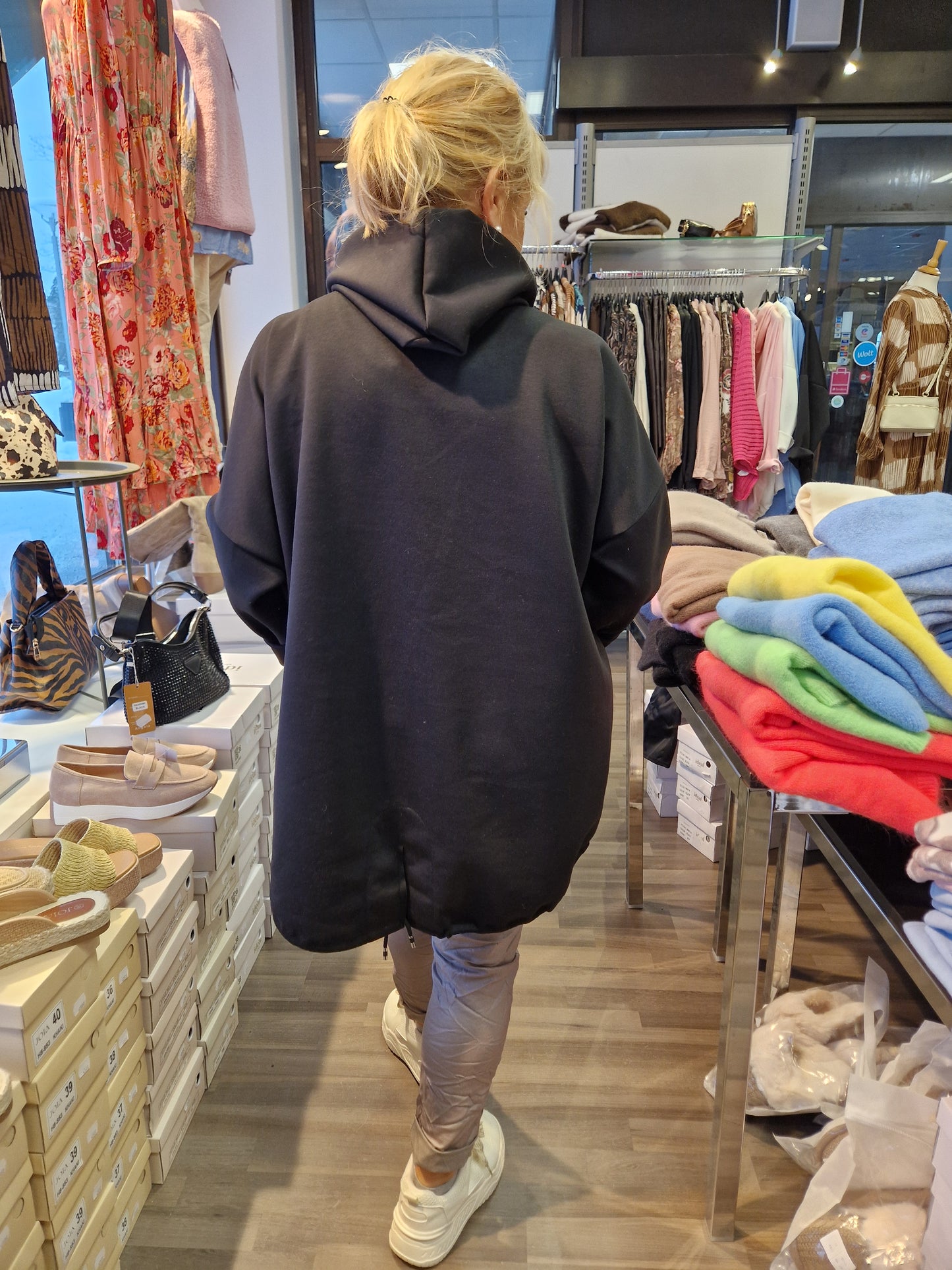 NewYork huppari  plussize  musta