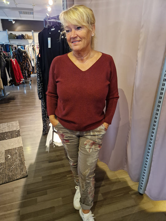 Kukkahousu taupepohjaväri/viininpunainen kukka