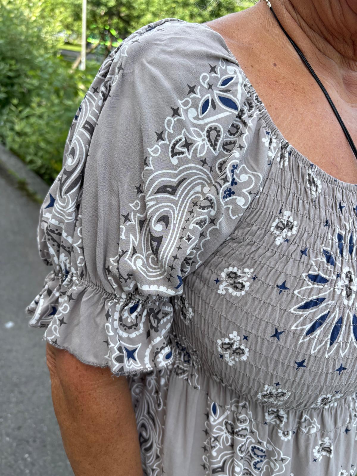 Smokkirypytys mekko  beige