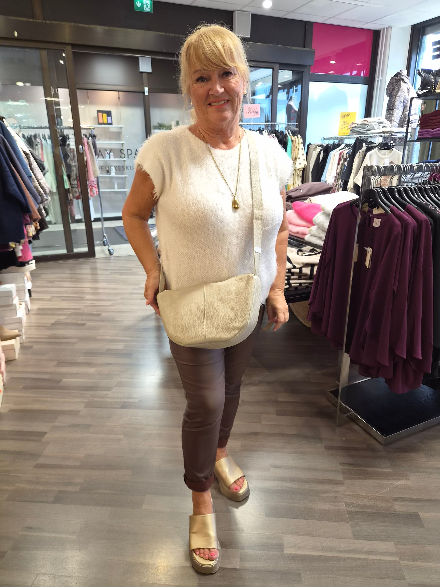 Nahkainen crossbody beige