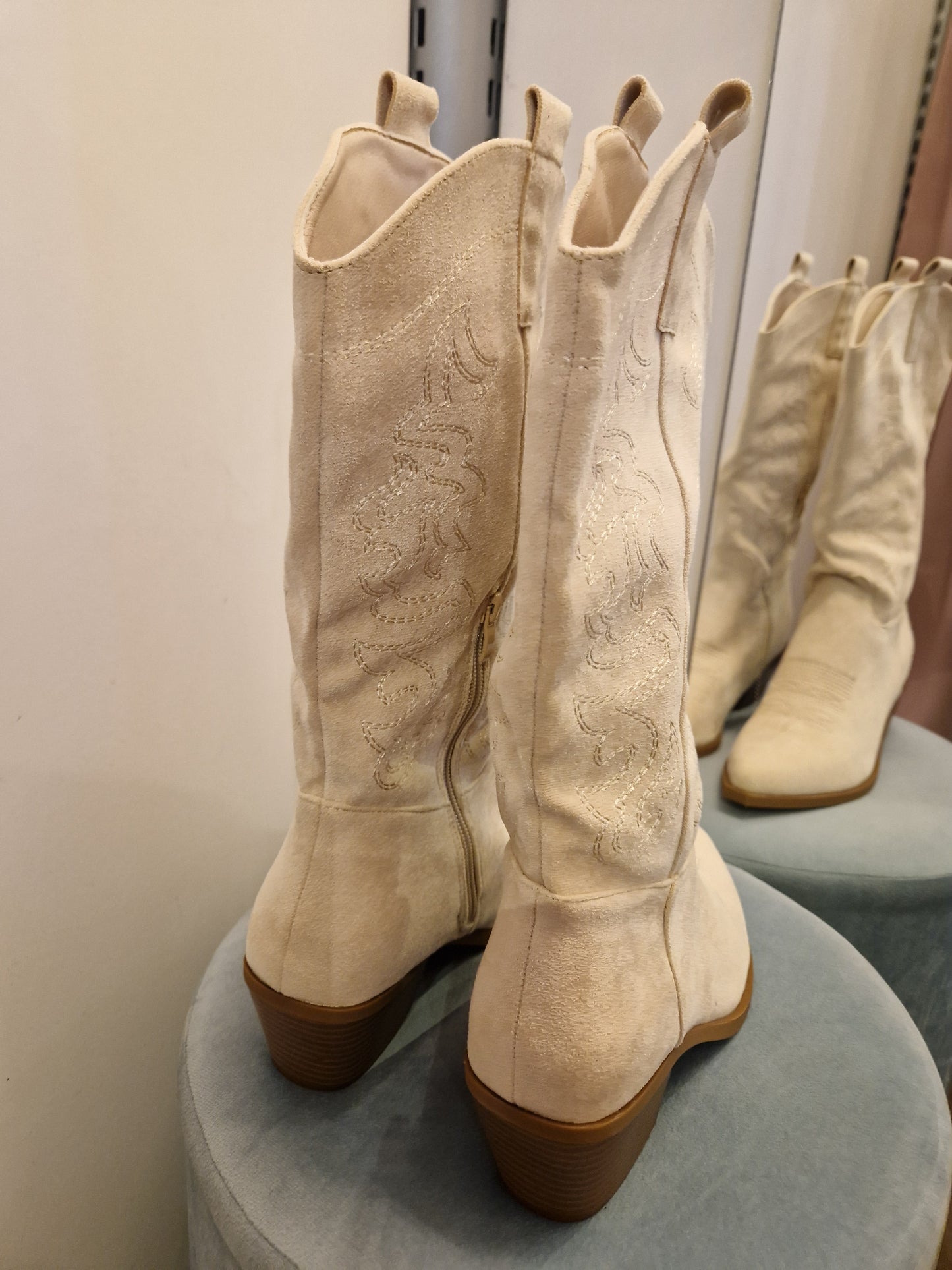 Cowboy bootsit  vaalea beessi