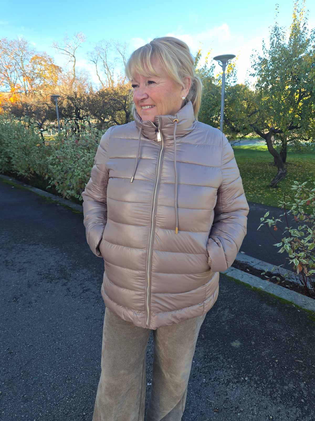 Keinokarvaliivi ja toppis  nutria ja musta