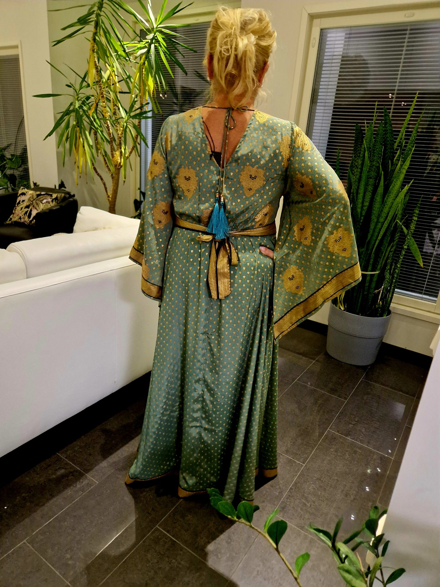 Kaftaanityyppinen maksimekko Ayla