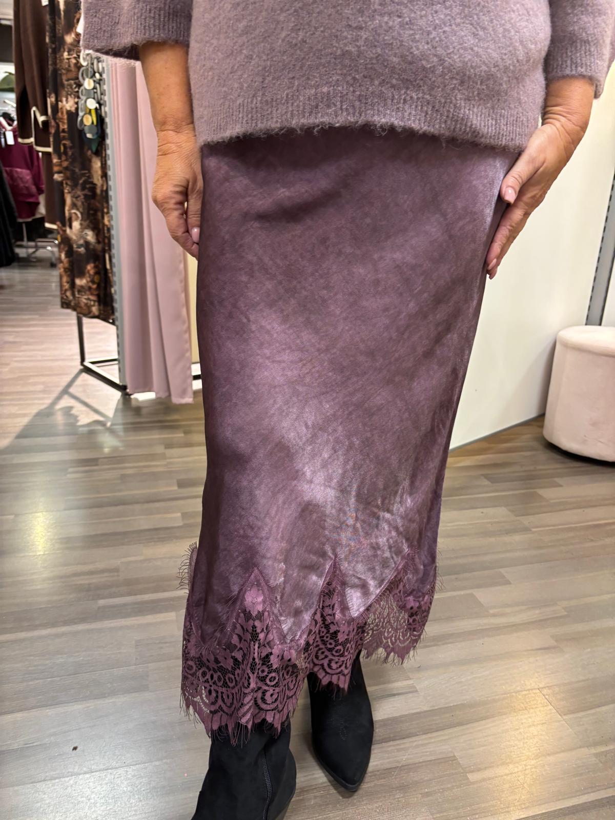 Satiinihame pitsihelma  luumu