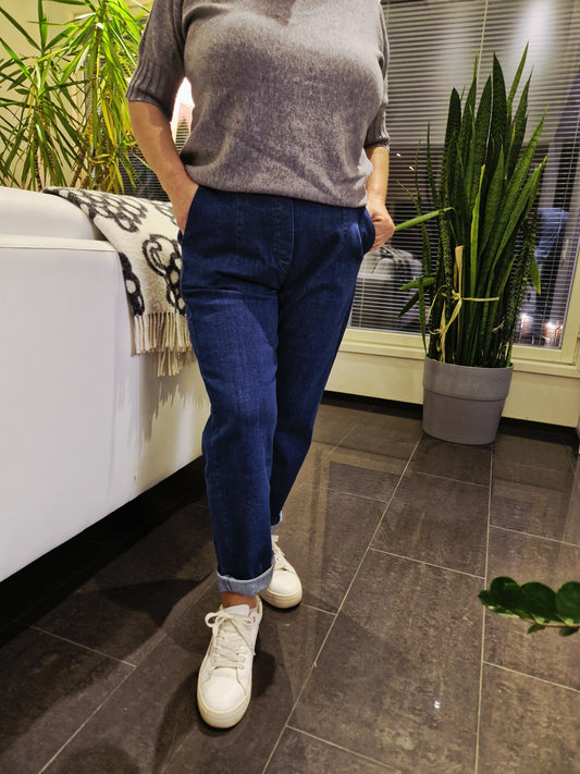 Joustavat farkut keskisininen