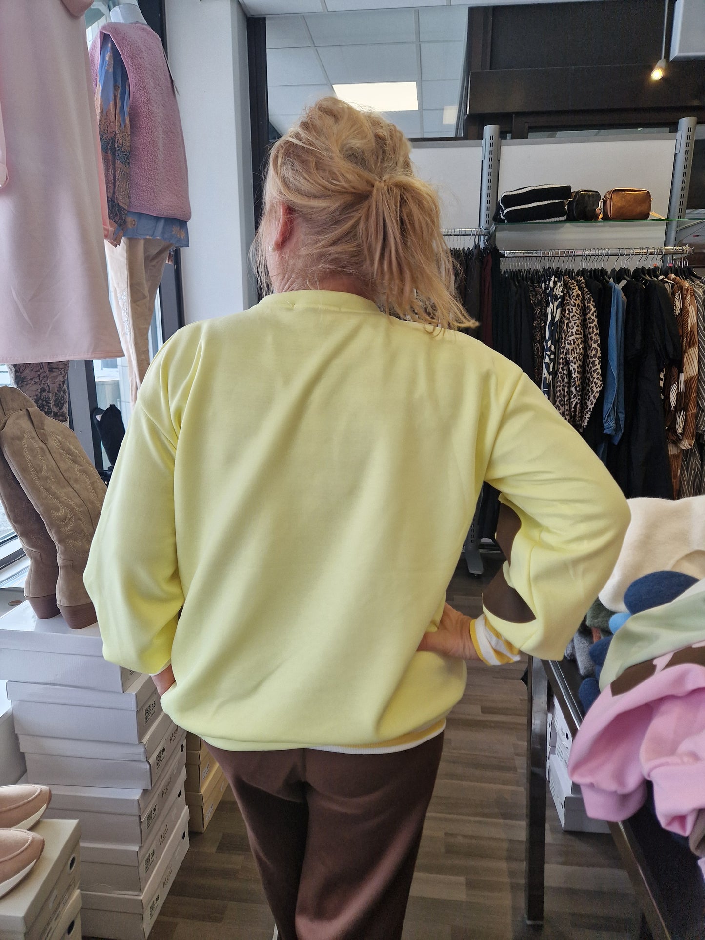 Collegepusero Copenhagen keltainen