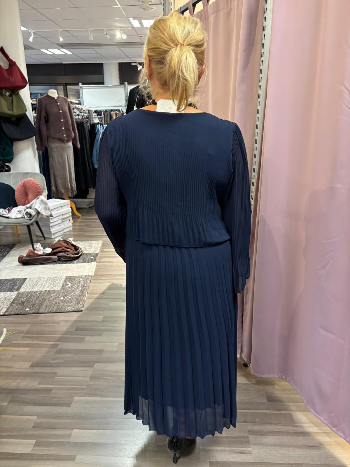 Midimittainen pliseemekko tumma sininen