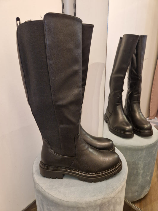 Pitkät saapikkaat  musta