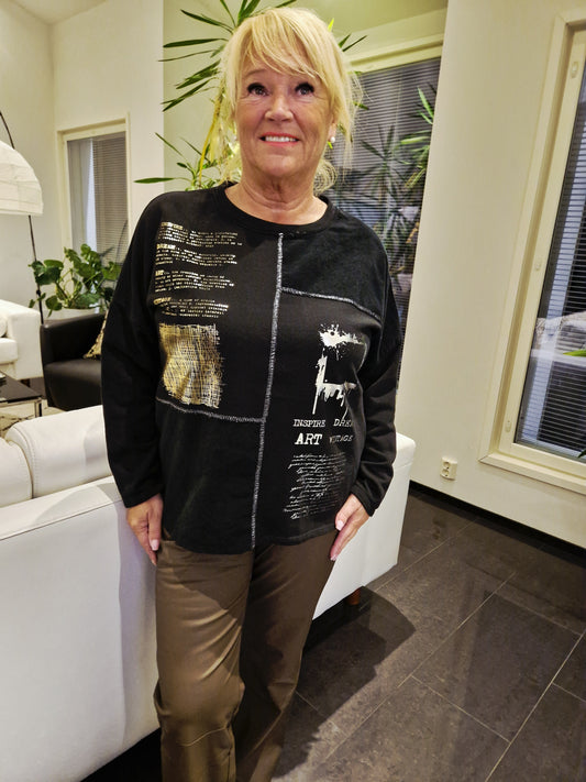 College pusero  musta