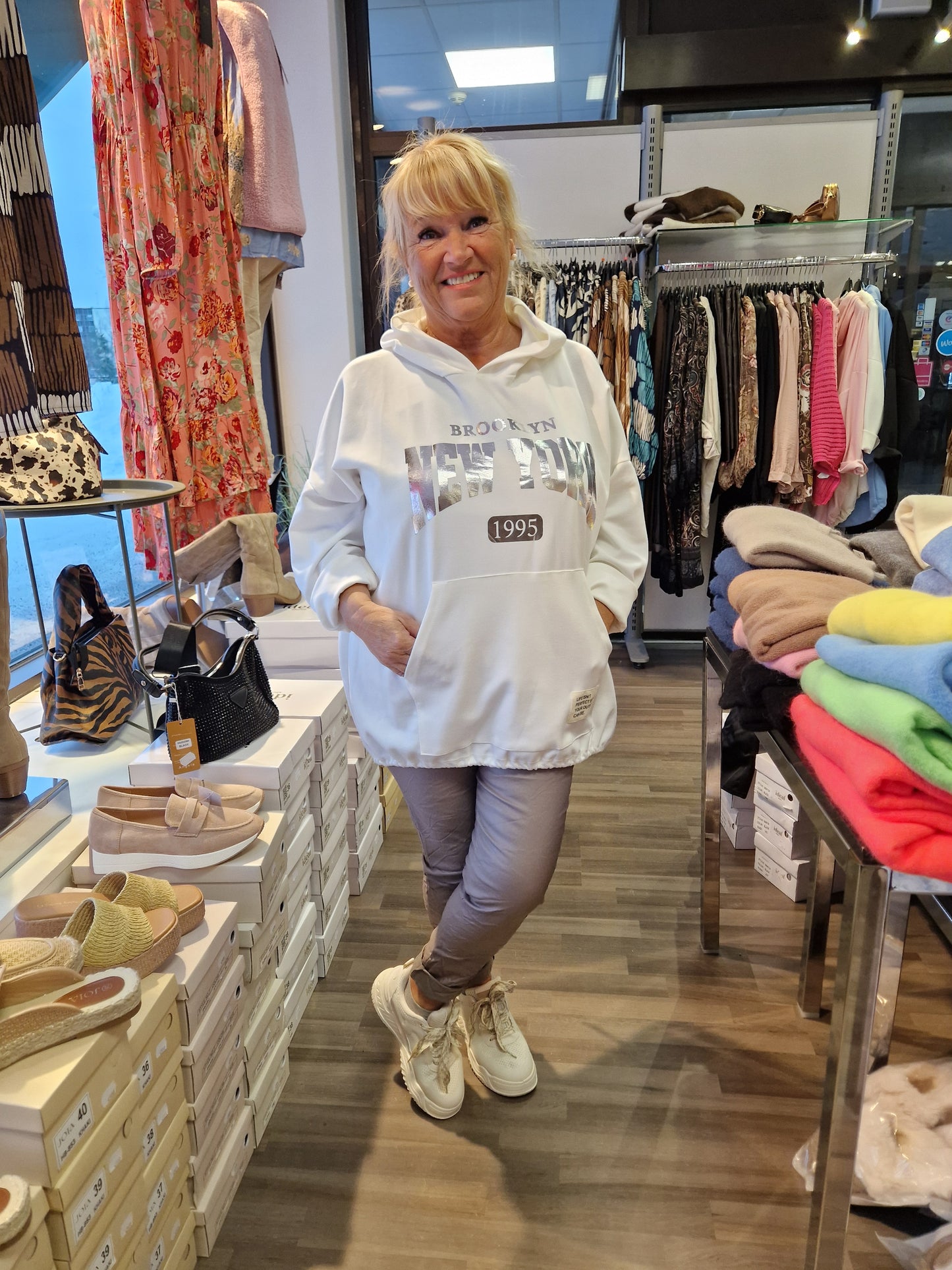 NewYork huppari  plussize  valkoinen