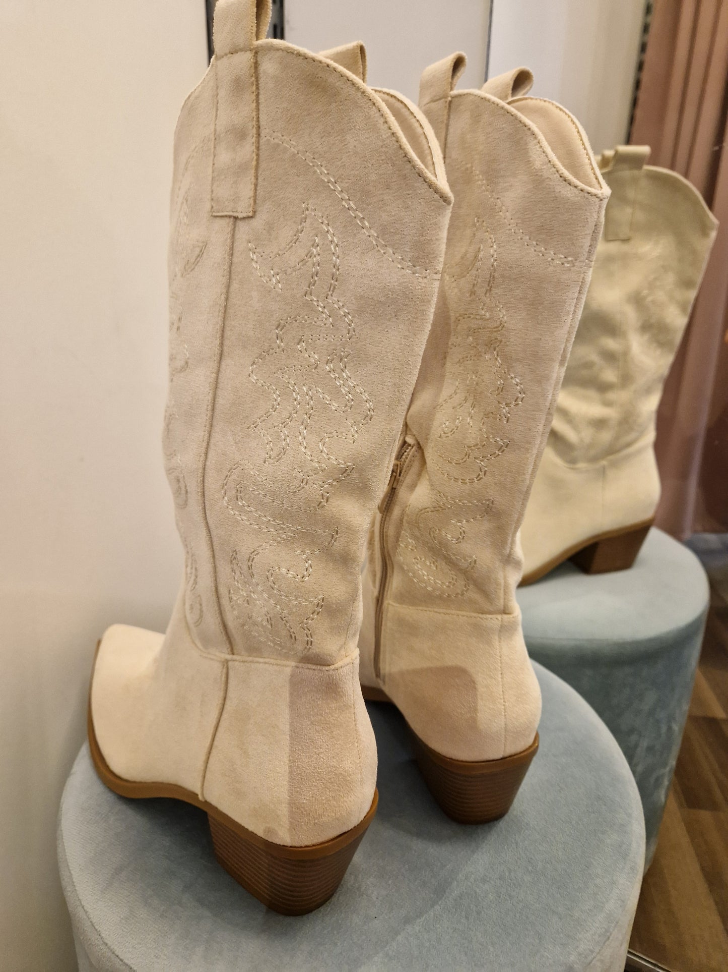 Cowboy bootsit  vaalea beessi