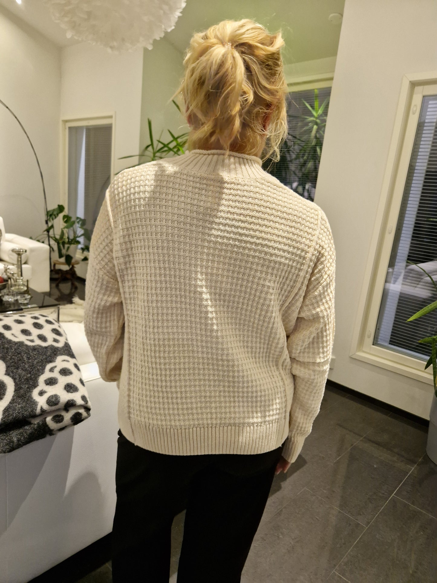 Puuvillaneule kilpparikauluksella  luonnonvalkoinen