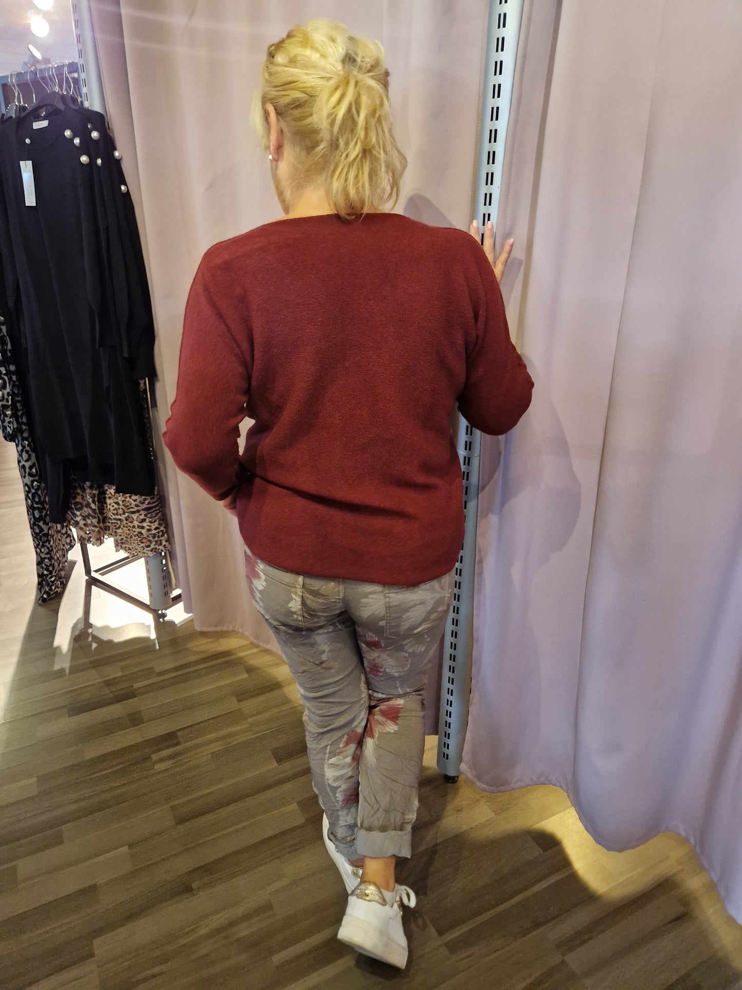 Kukkahousu taupepohjaväri/viininpunainen kukka