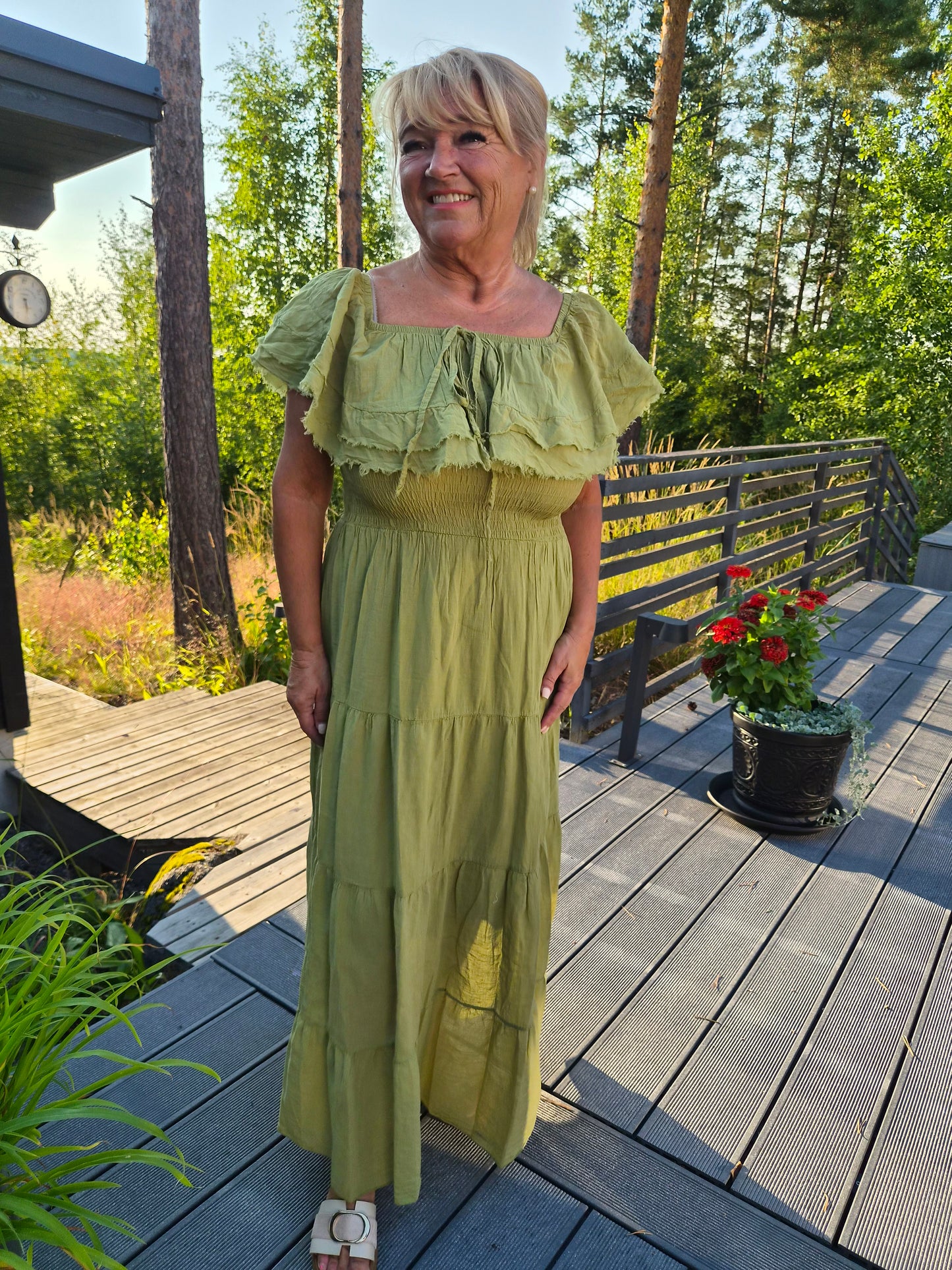 Puuvillamekko röyhelökaulus  kiiwi