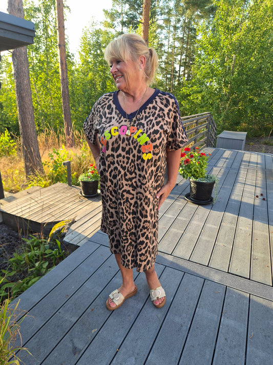 Pantteri mekko navyraita