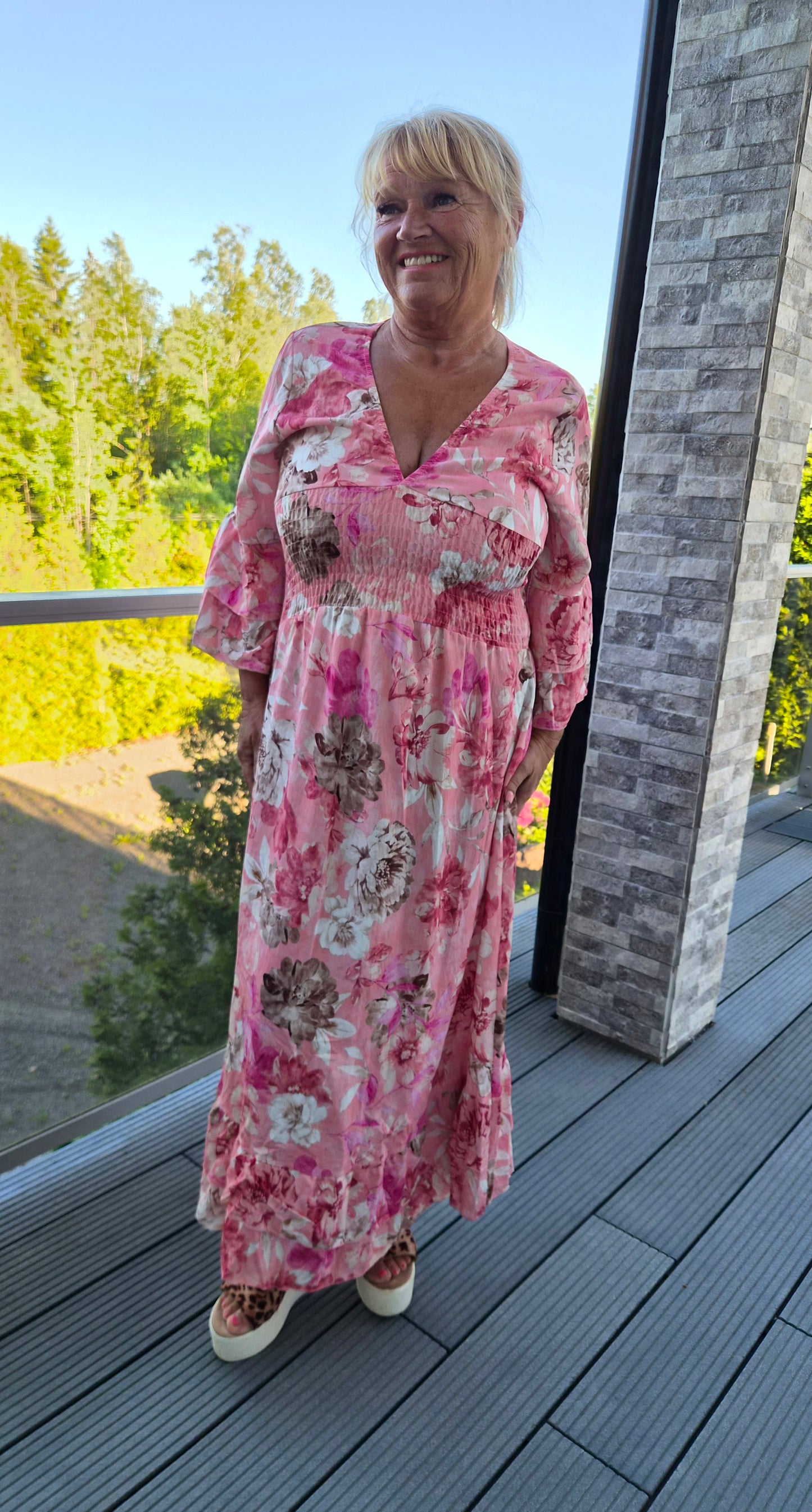 Hihallinen kukkamekko pinkki/punasävy
