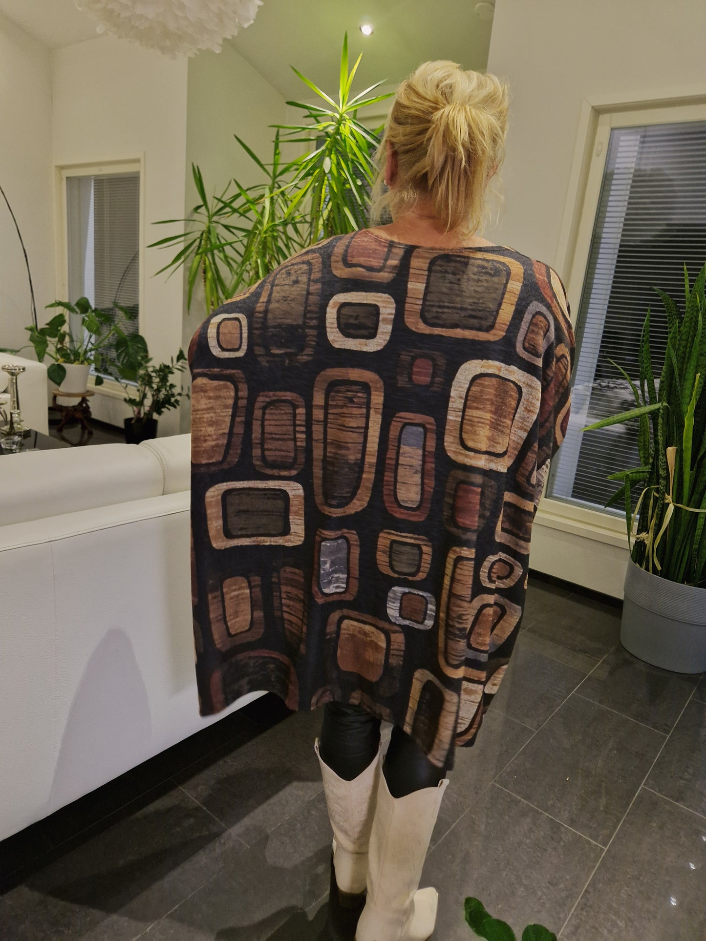 Plussize neulostunika musta