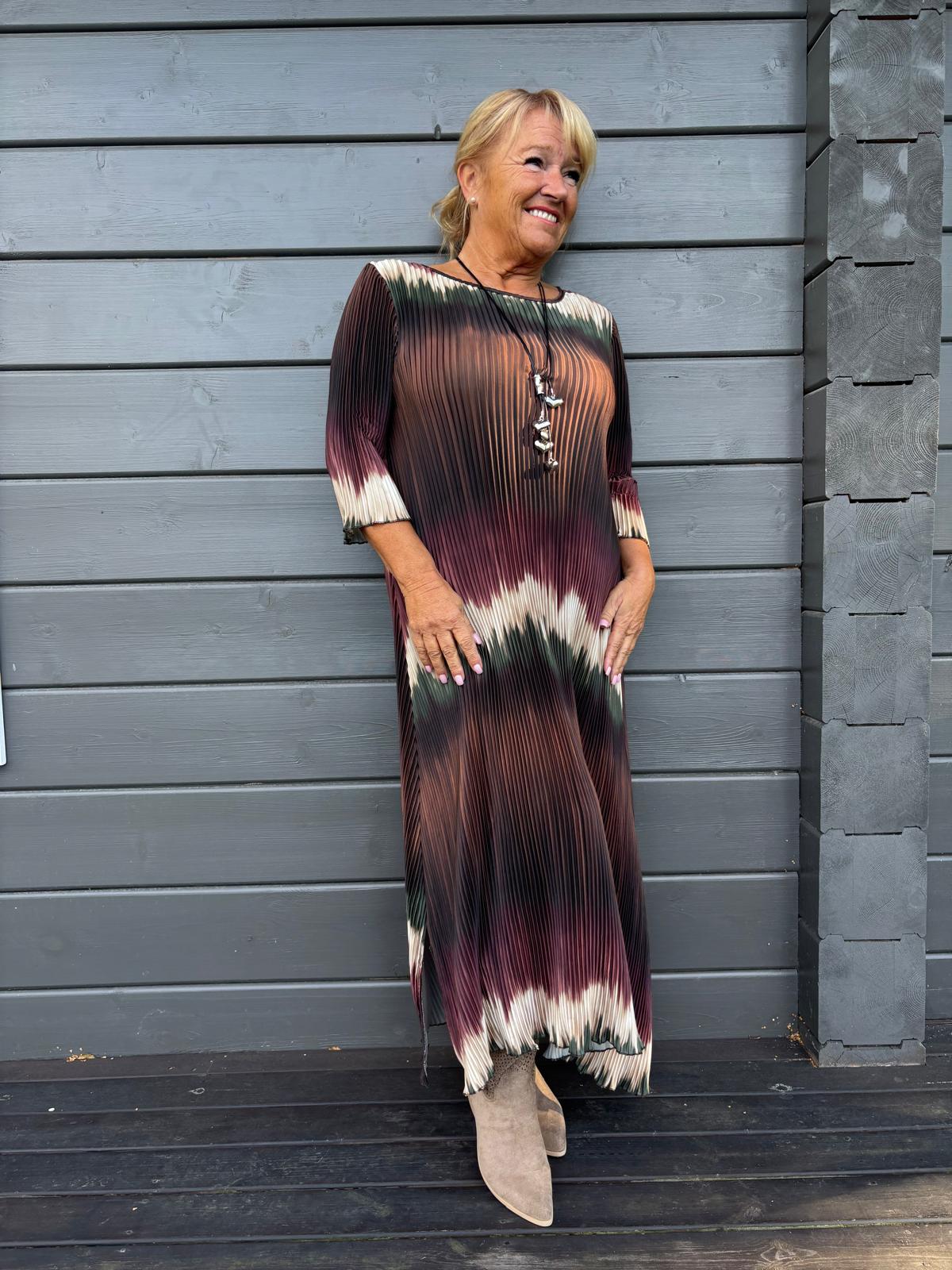 Pliseerattu mekko  ruskea