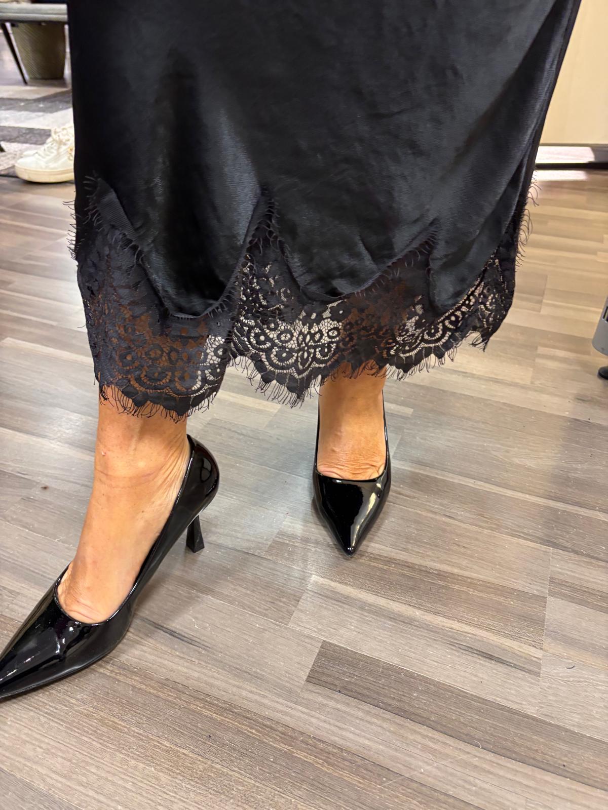 Satiinihame pitsihelma  musta