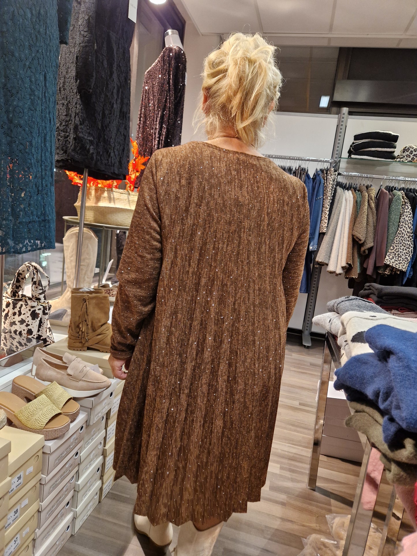 Bling pliseerattu neulemekko konjakki