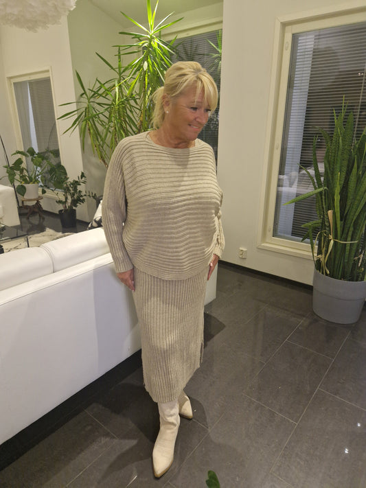 Neulemekko ja pusero fango