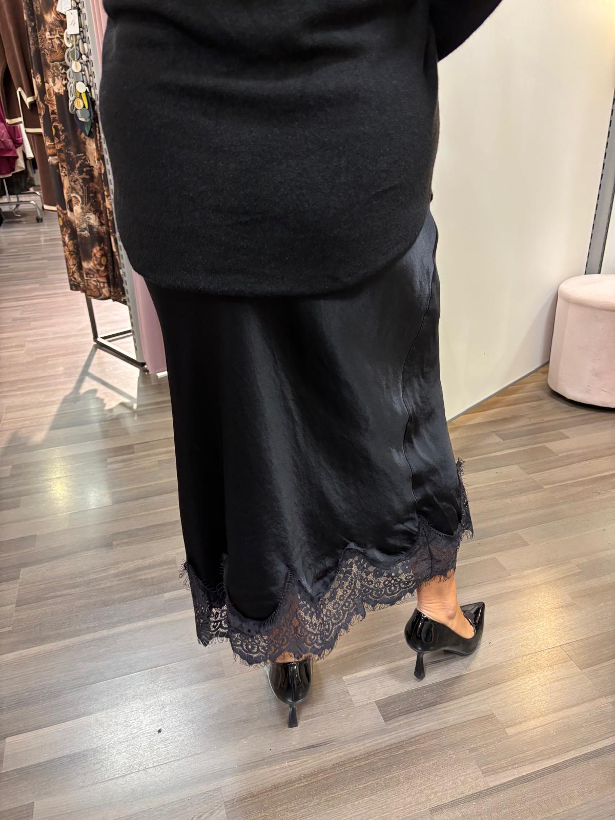 Satiinihame pitsihelma  musta