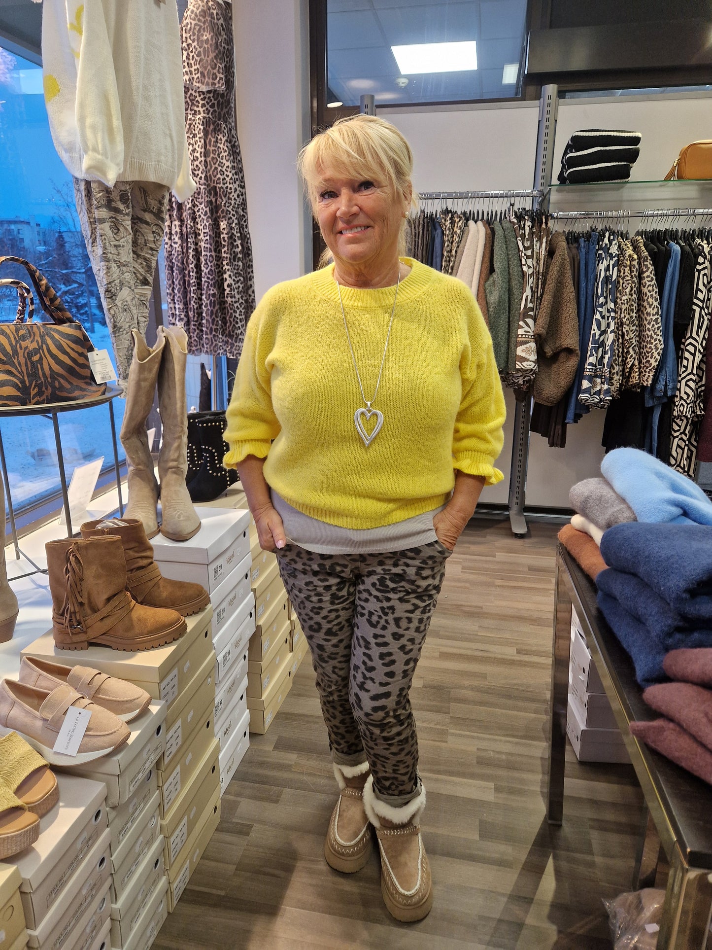 Siro frillahiha neulepusero keltainen