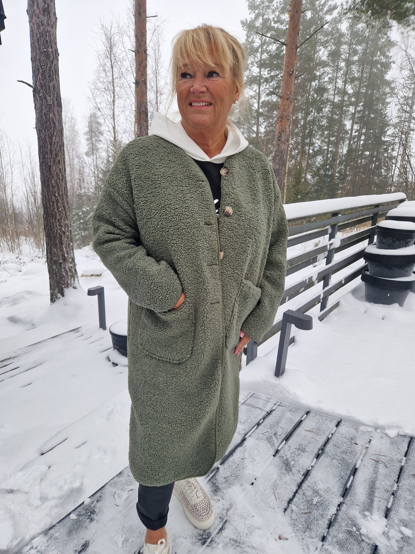 Kaulukseton teddy takki khaki vihreä