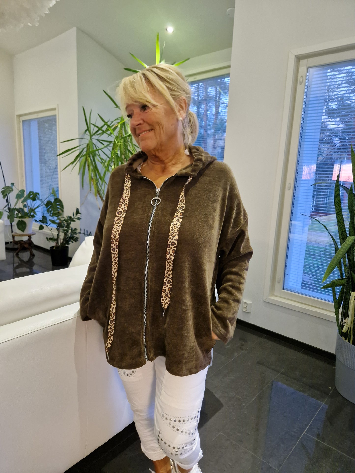 Plussize huppari  tumma ruskea