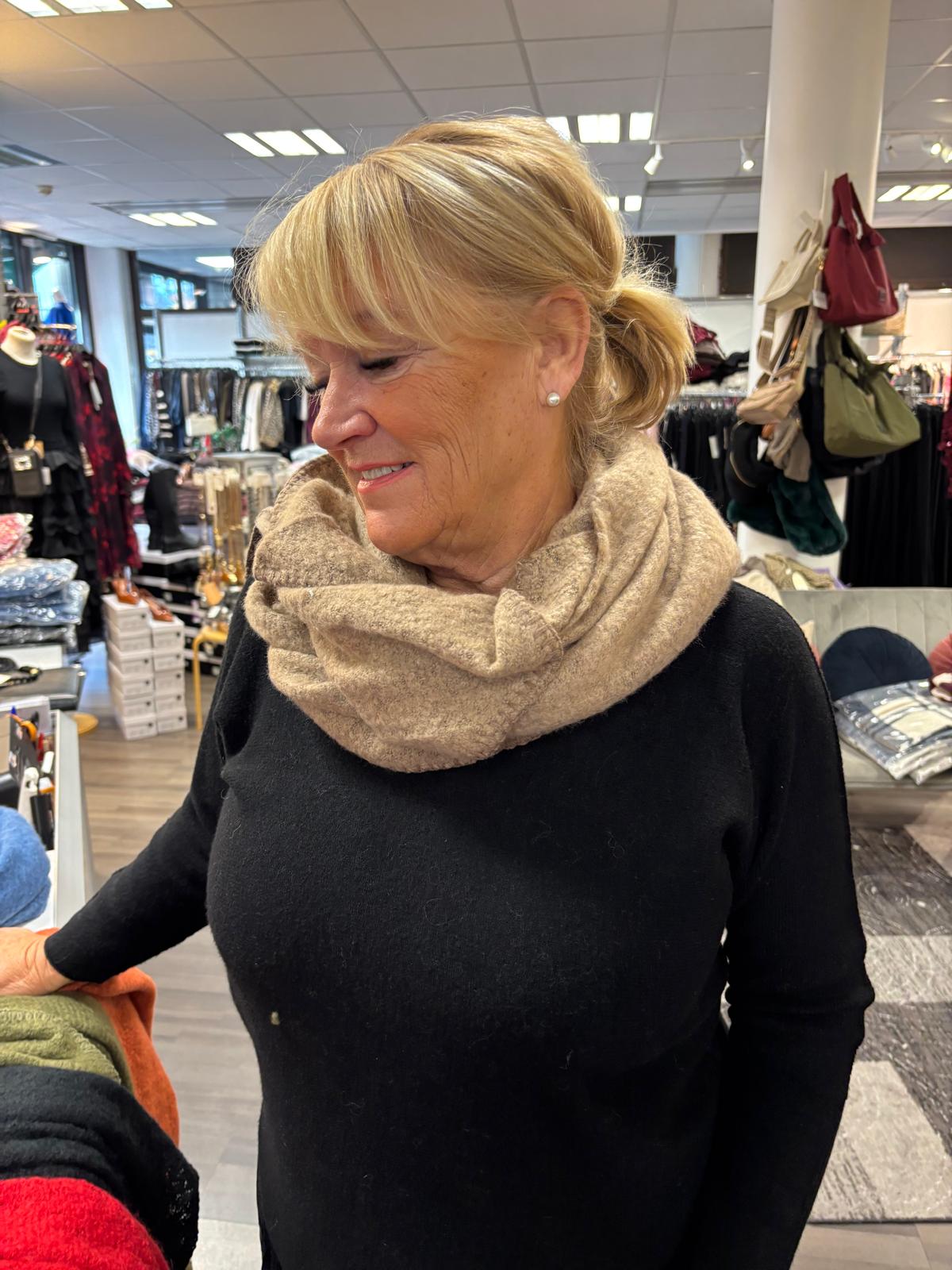 Reilu kolmiohuivi  kameli