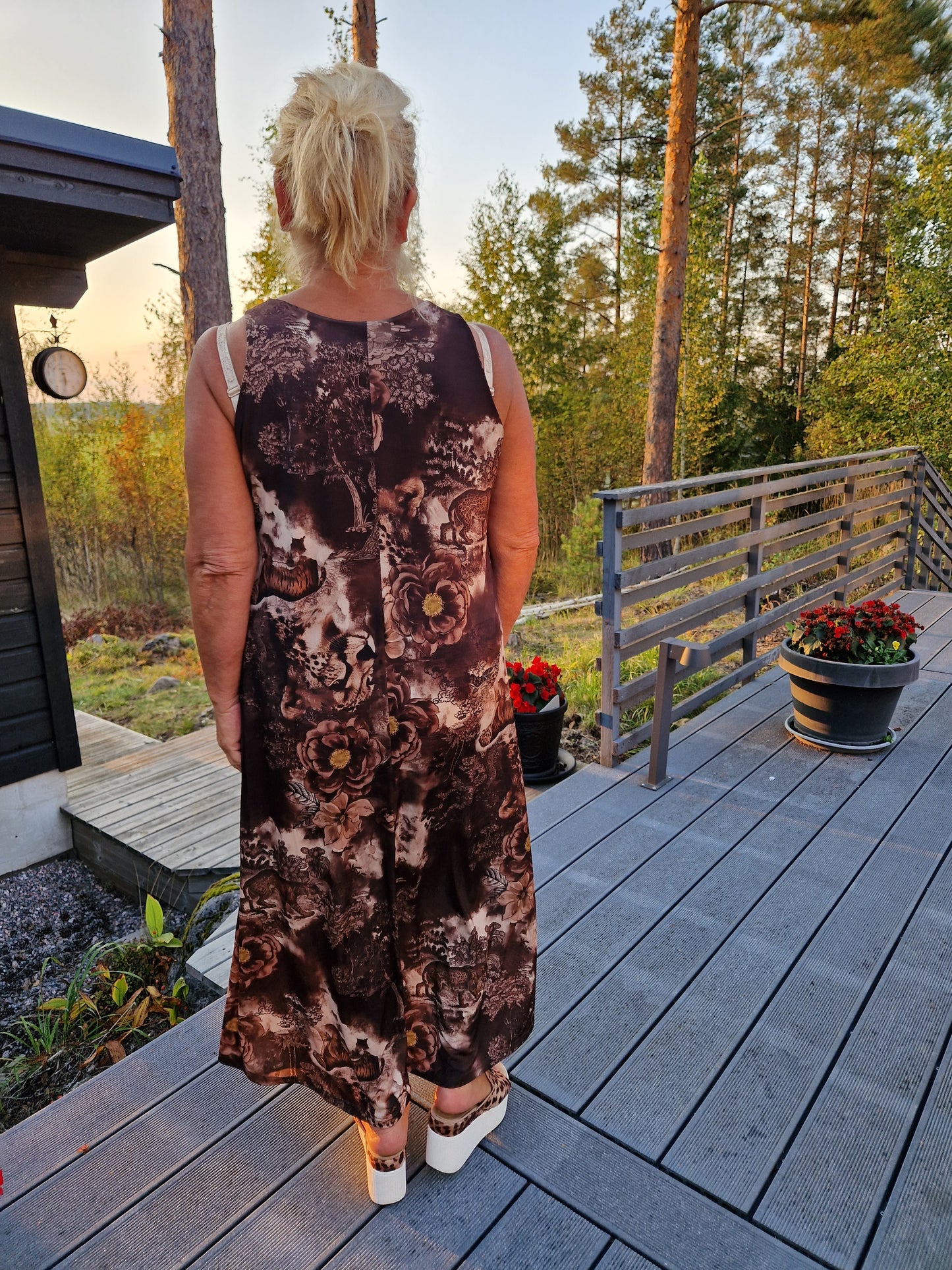 Hihaton mekko  ruskea