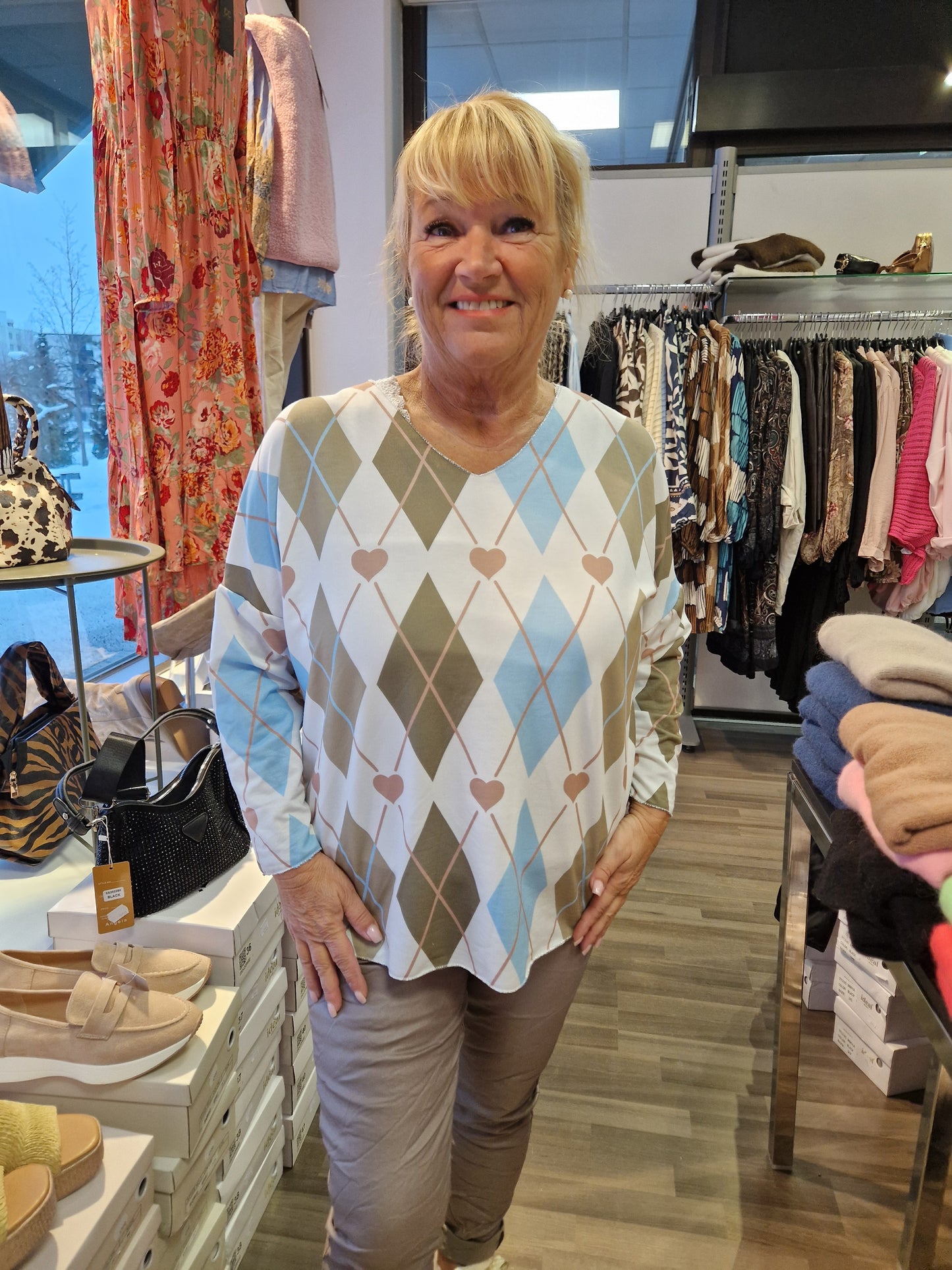 Keväinen ruutupusero khaki