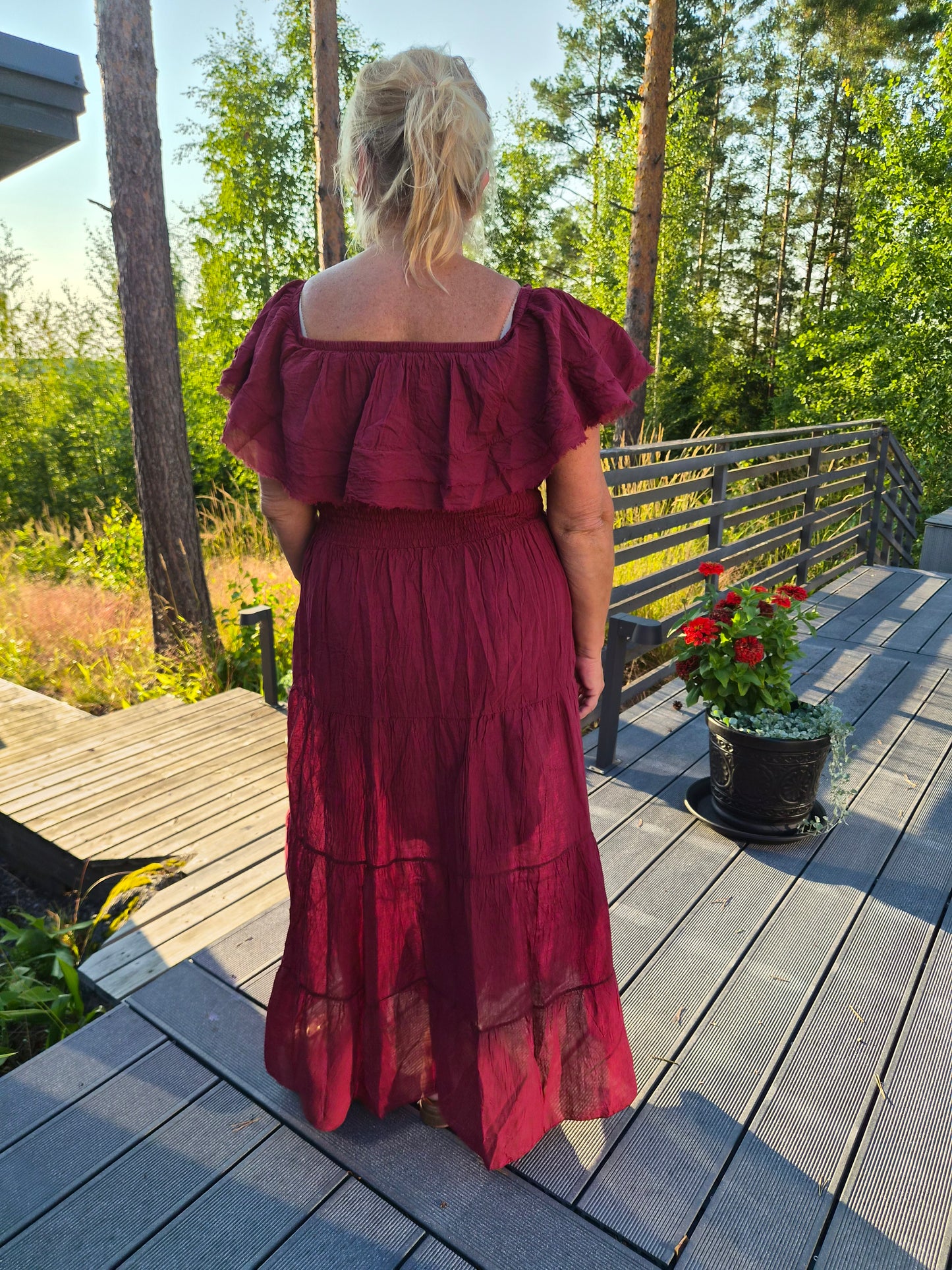 Puuvillamekko röyhelökaulus  burgundi