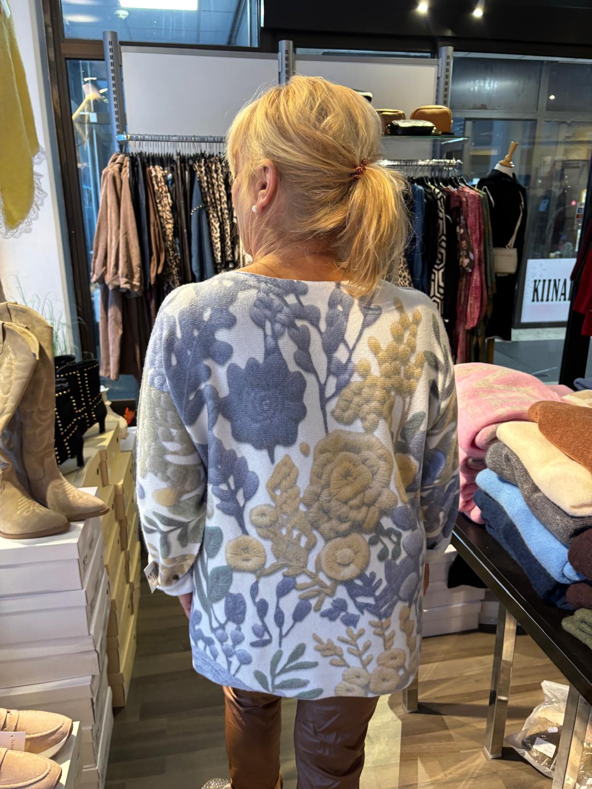 Neule  sinisävyinen