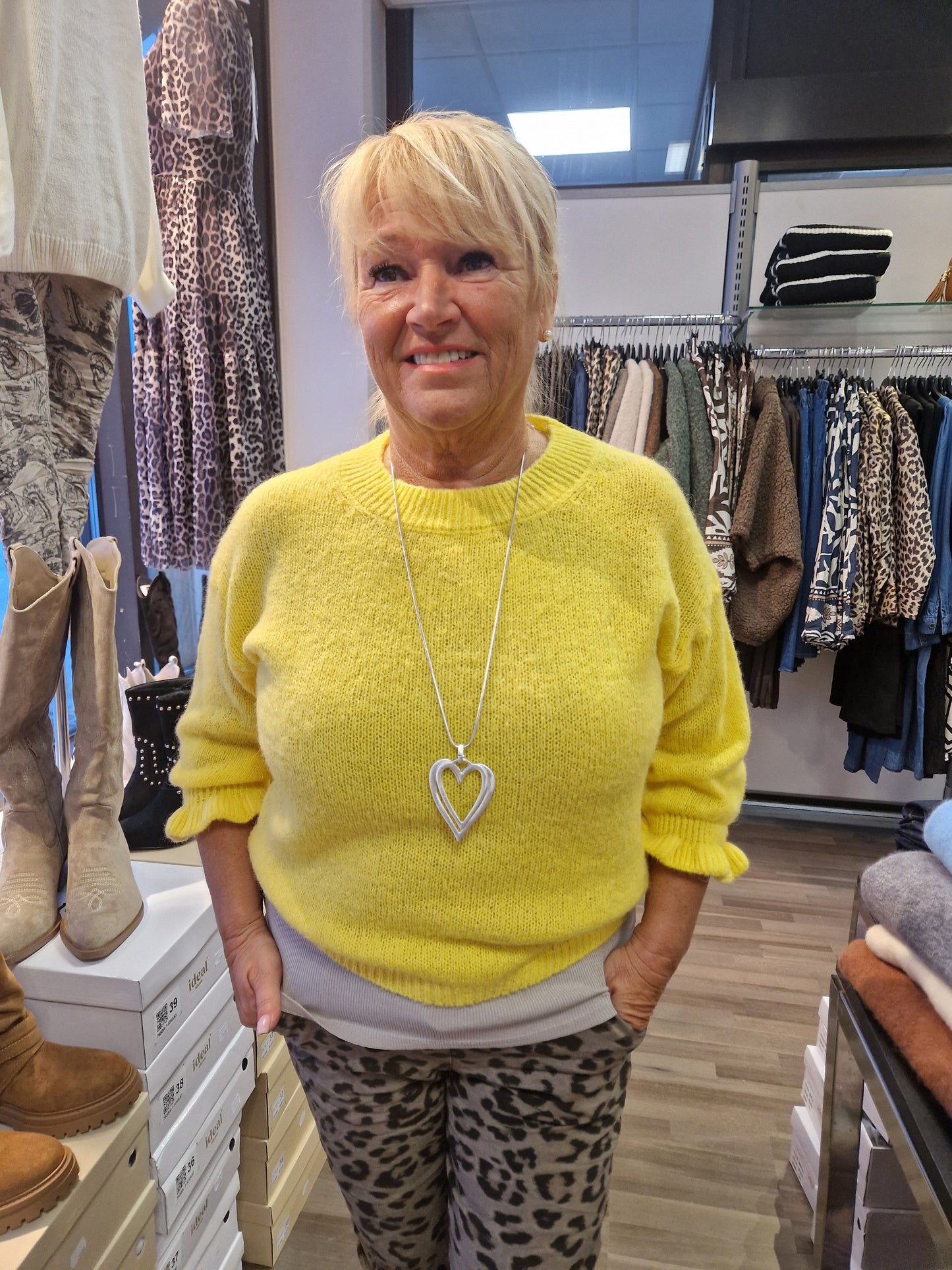 Siro frillahiha neulepusero keltainen