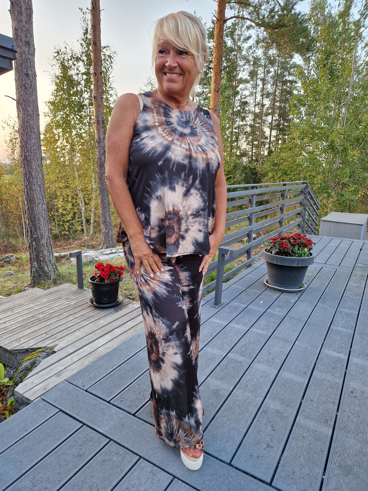 Toppi ja housut harmaa kuvio