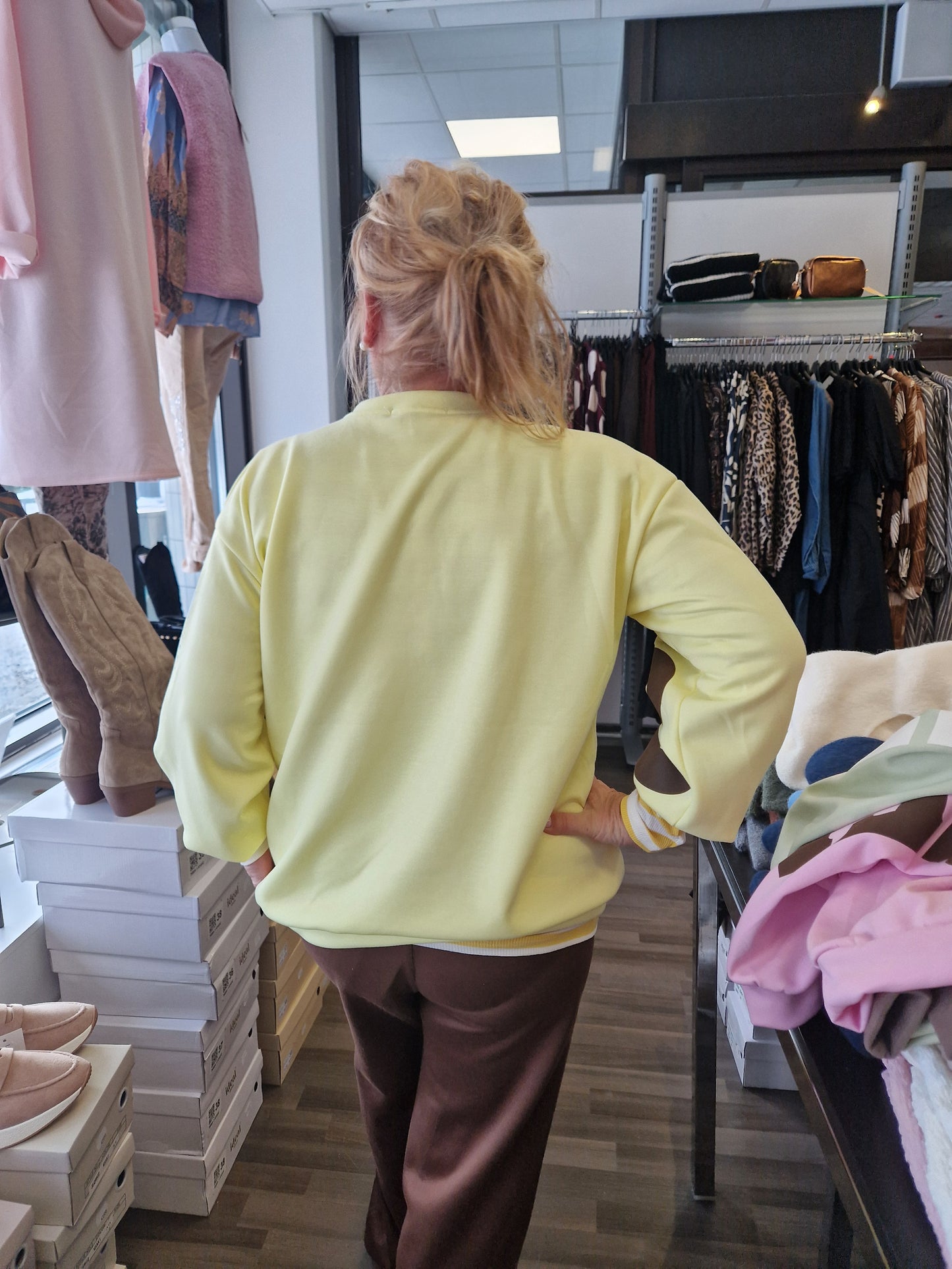 Collegepusero Copenhagen keltainen