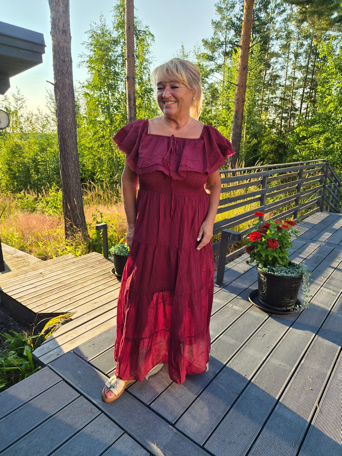 Puuvillamekko röyhelökaulus  burgundi