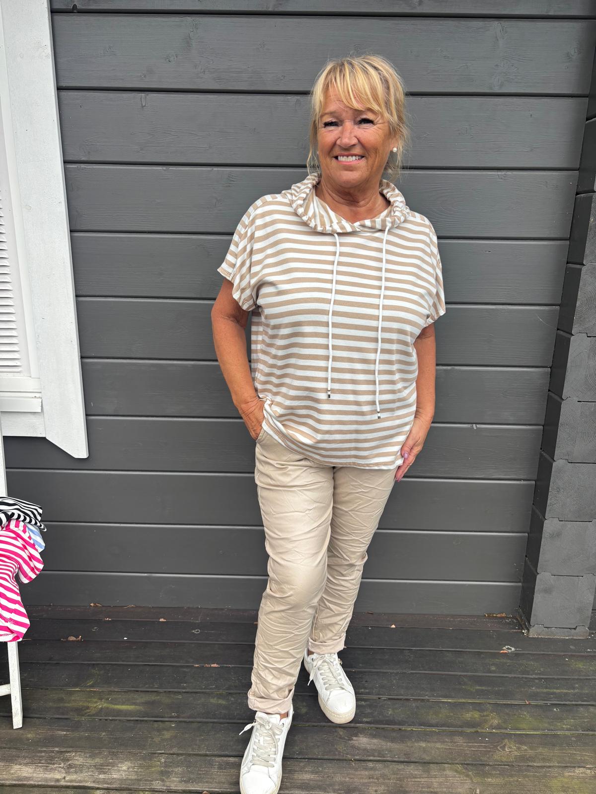 Raitahuppari holkkihihalla  4 väriä