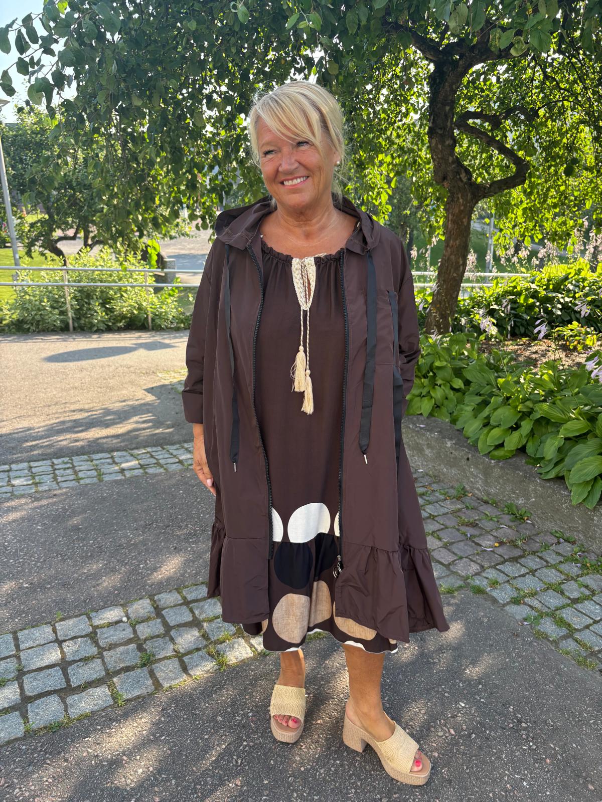 Frillahelma takki  tumma ruskea