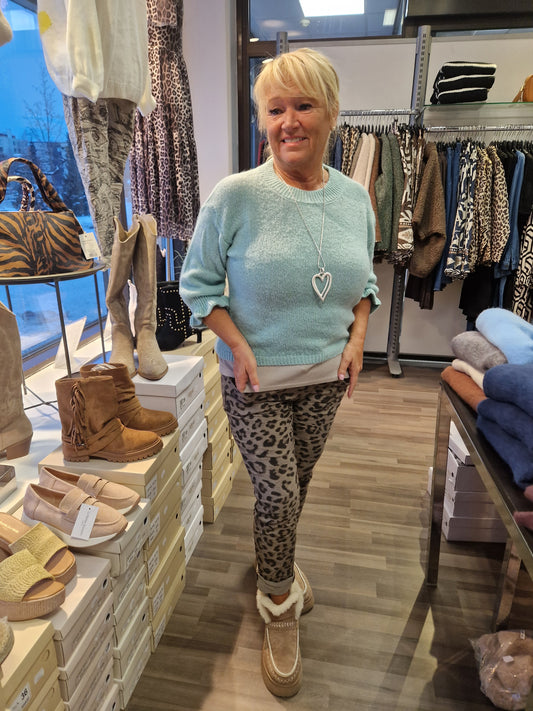 Siro frillahiha neulepusero veden vihreä