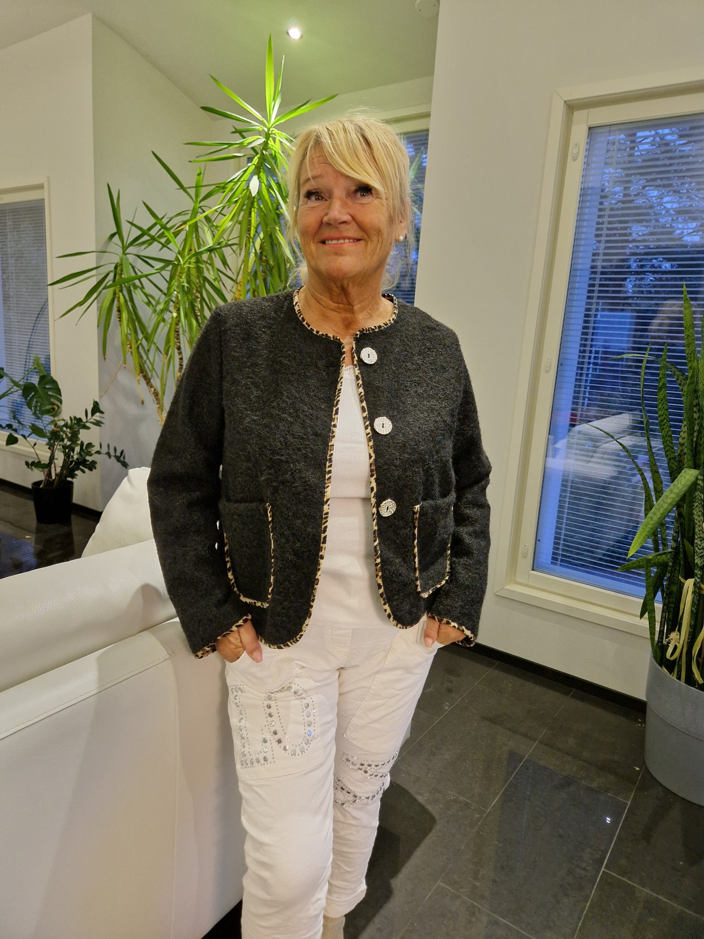 Siro neulosjakku musta