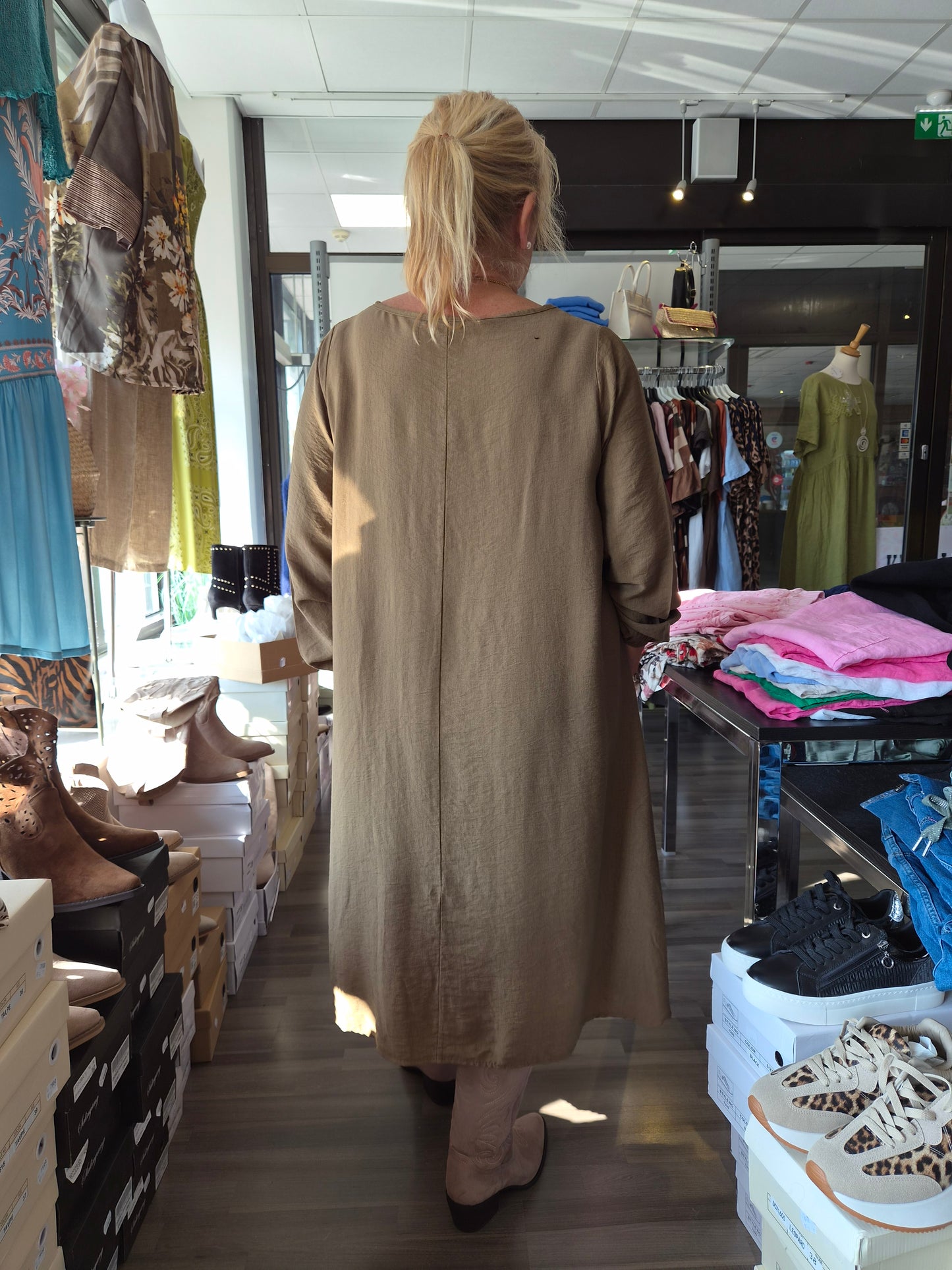 Viskoosi mekko  niittikoristeilla  khaki