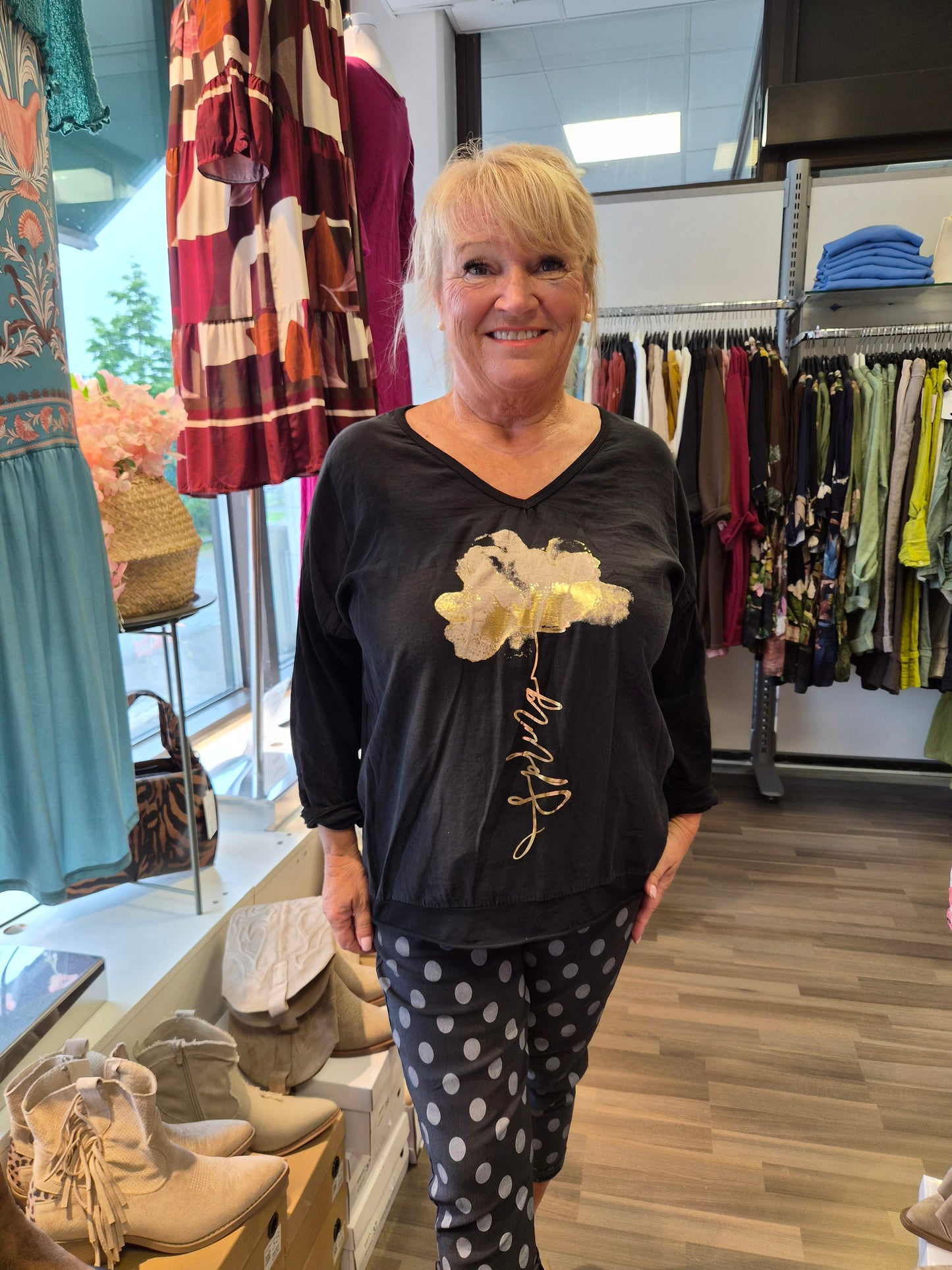 Pallollinen capri musta