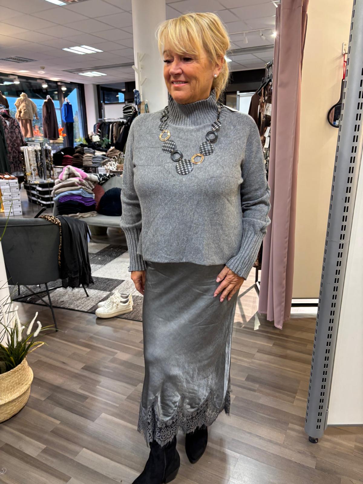 Satiinihame pitsihelma  harmaa