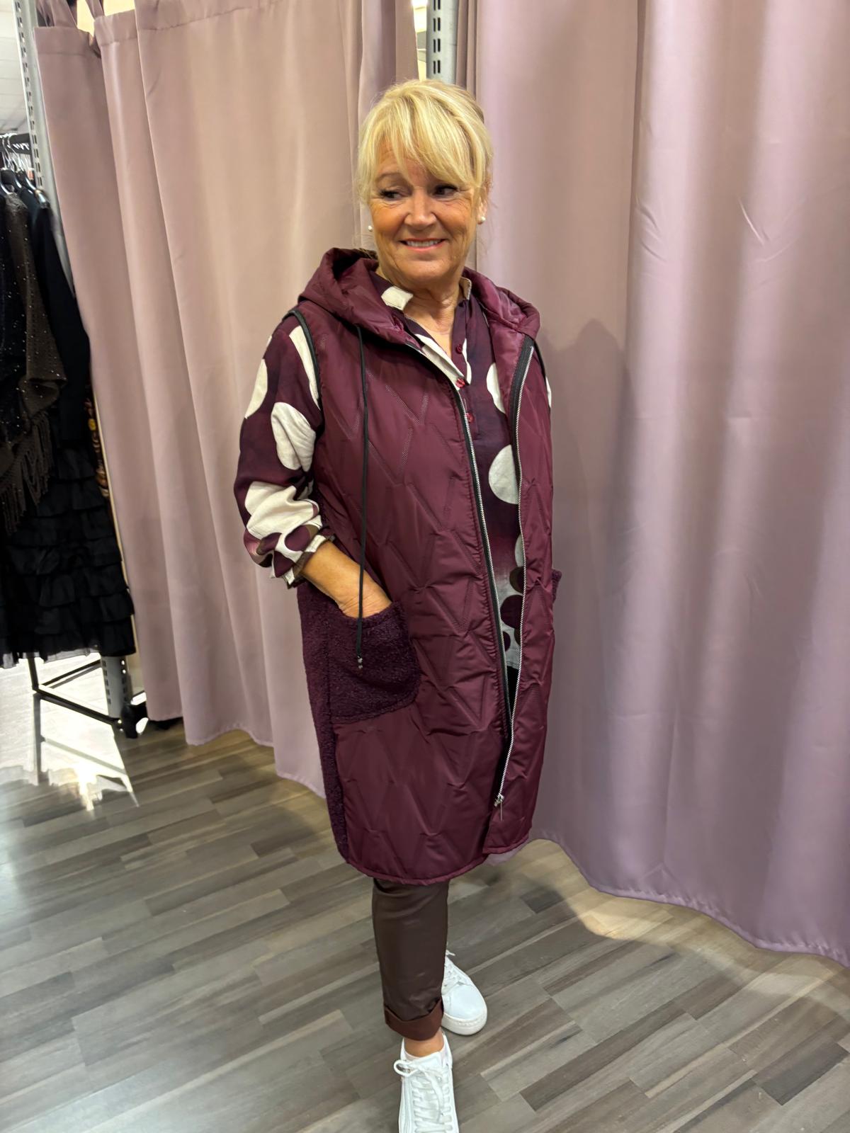 Kevyt tikkiliivi  viini