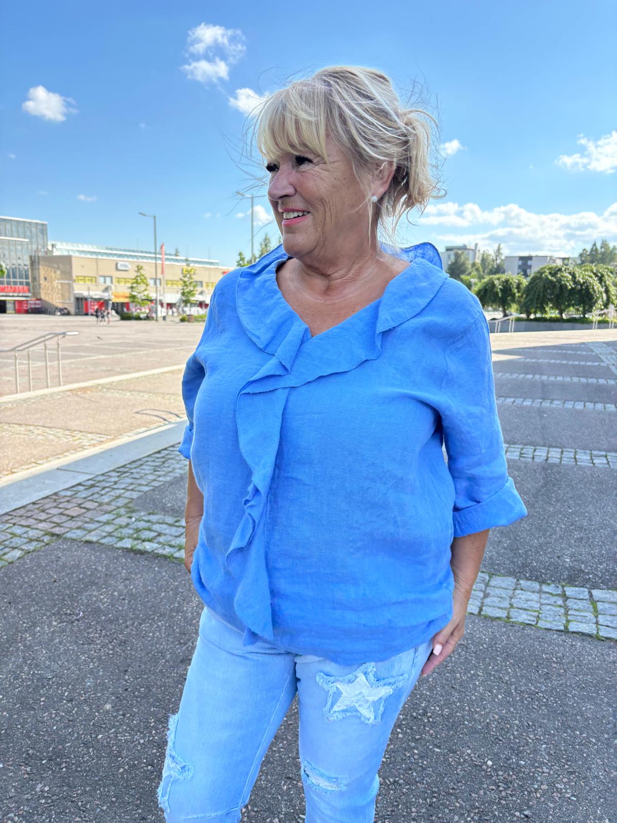 Pellavapusero röyhelöllä sininen