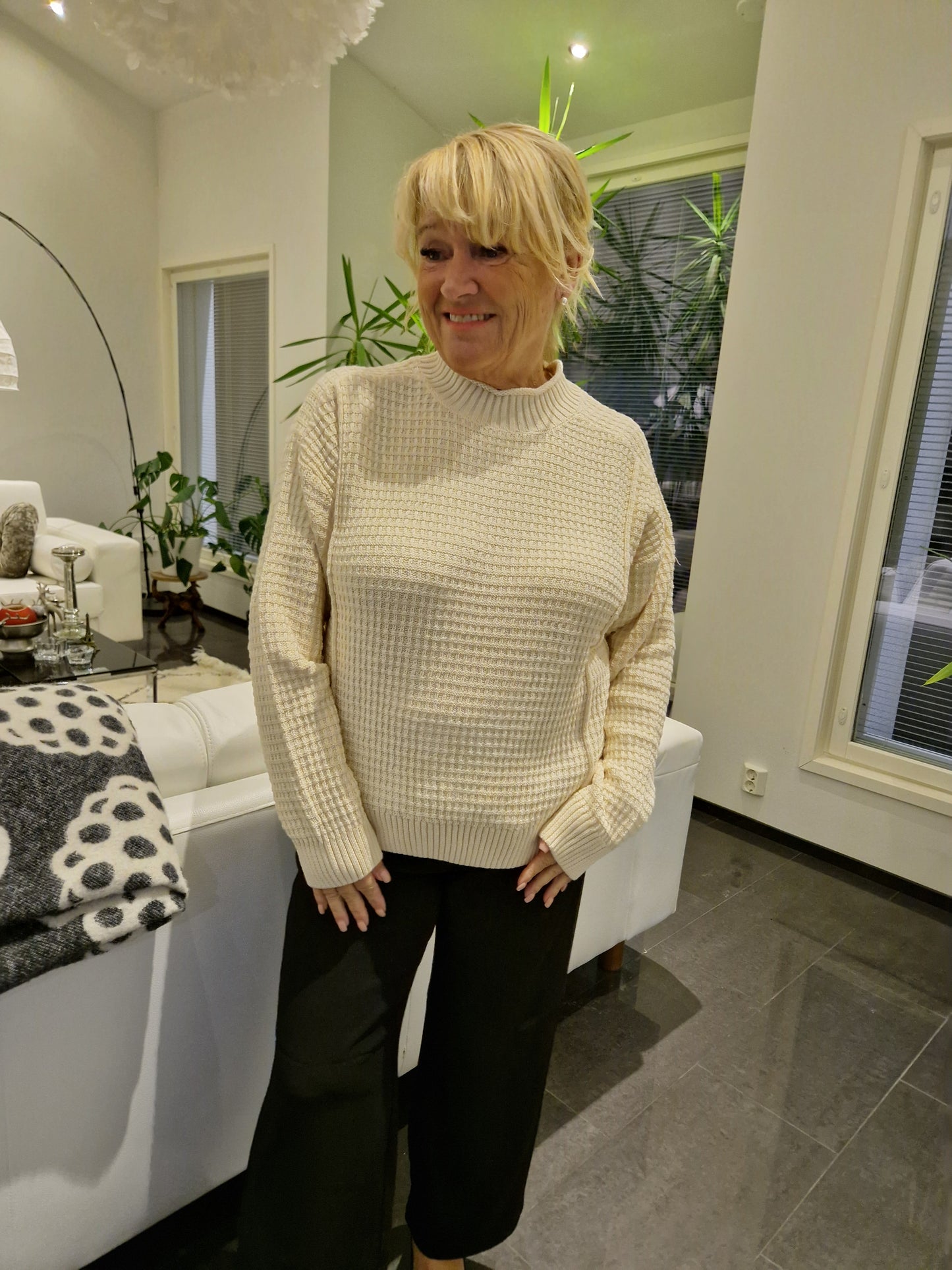 Puuvillaneule kilpparikauluksella  luonnonvalkoinen