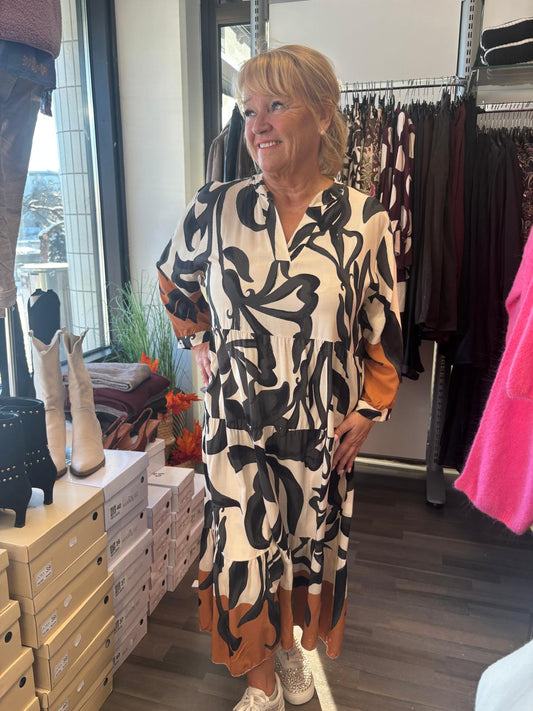 Kuviollinen viskoosimekko musta